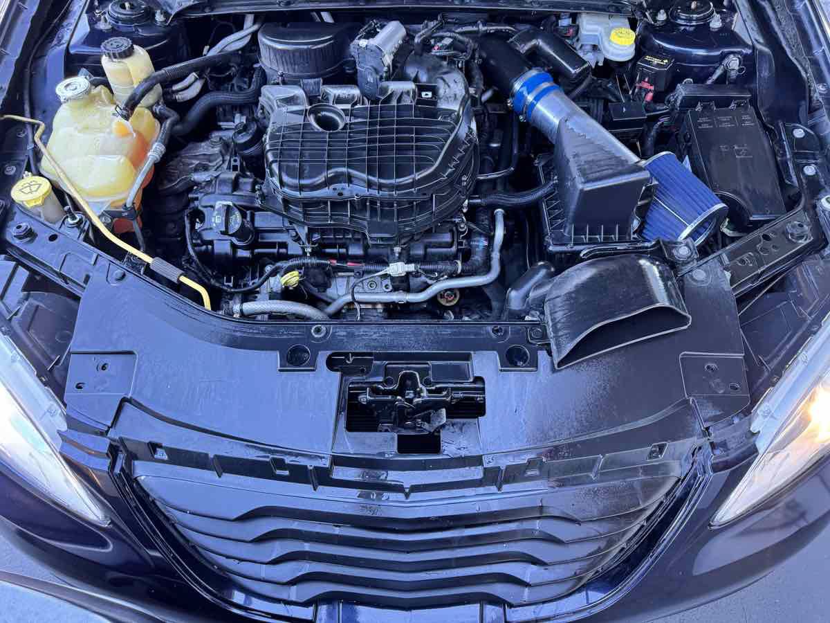 Used 2012 Chrysler 200 Limited FWD image 18