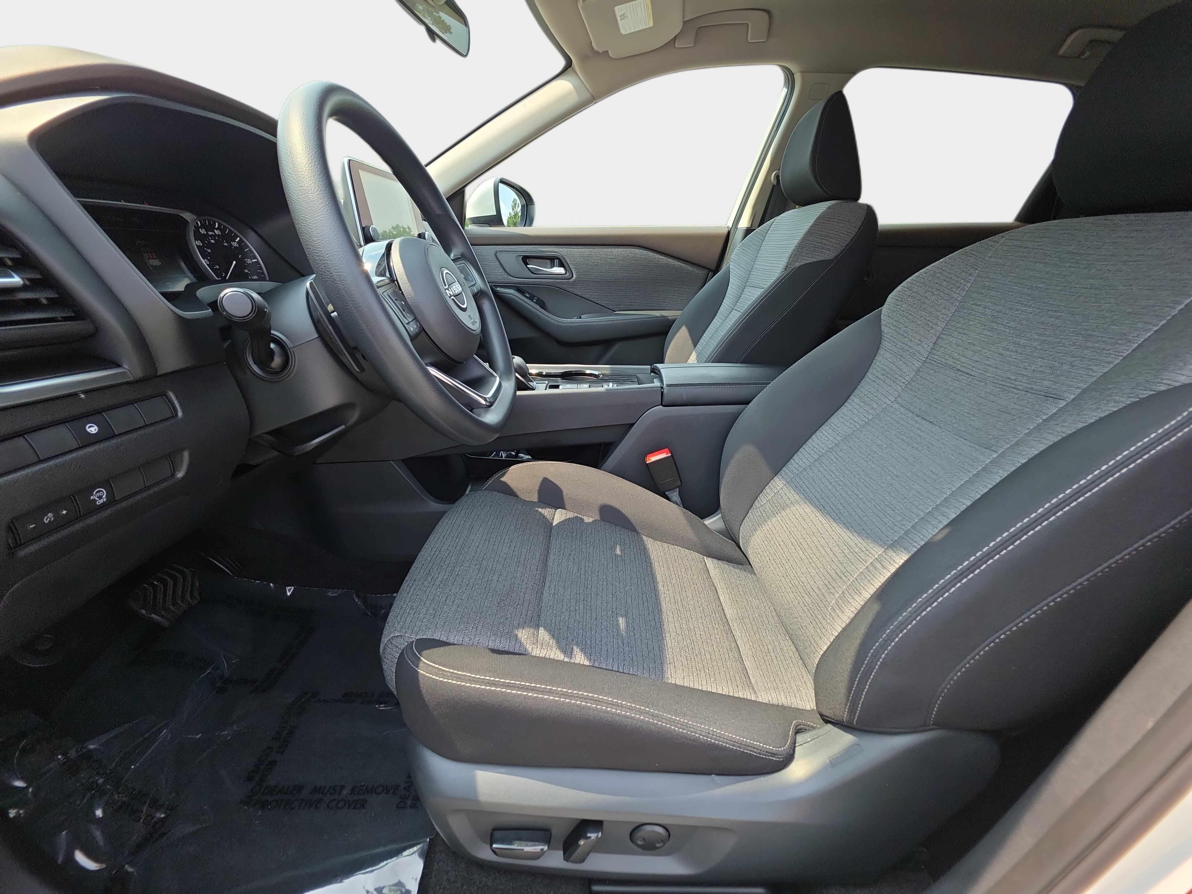 Used 2023 Nissan Rogue SV FWD image 14
