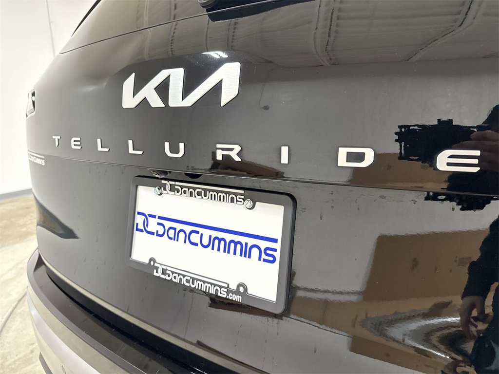 Used 2024 Kia Telluride EX w/ EX Captain's Chair Package image 28
