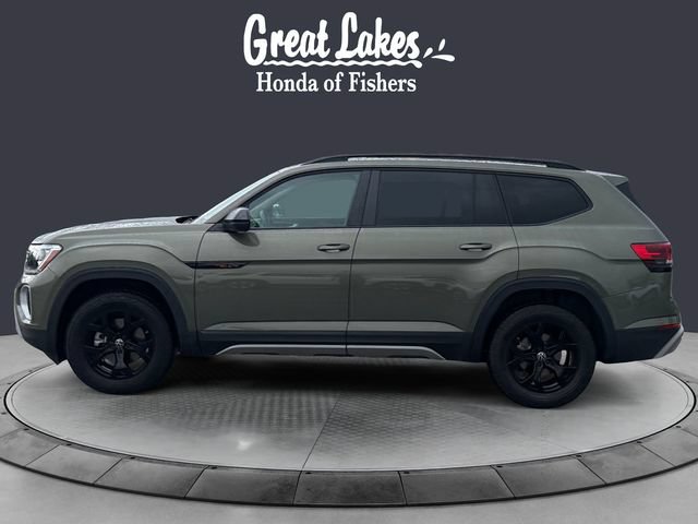 Used 2025 Volkswagen Atlas Peak Edition SE AWD/4WD image 2