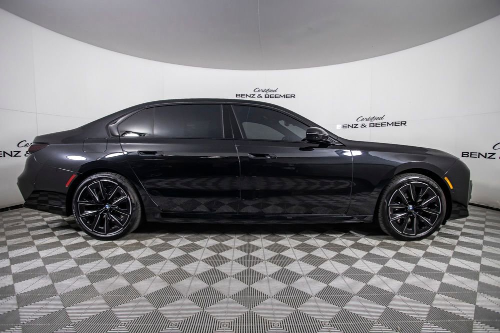 Used 2026 BMW 740i w/ Premium Package RWD image 3