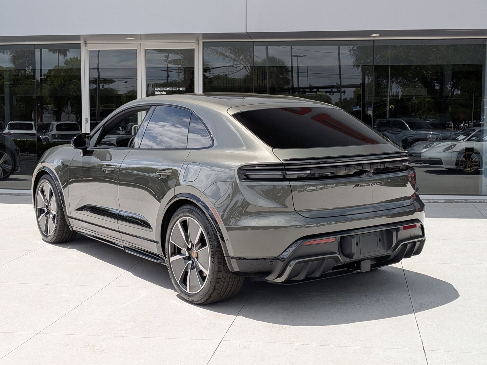 New 2026 Porsche Macan GTS Electric image 3