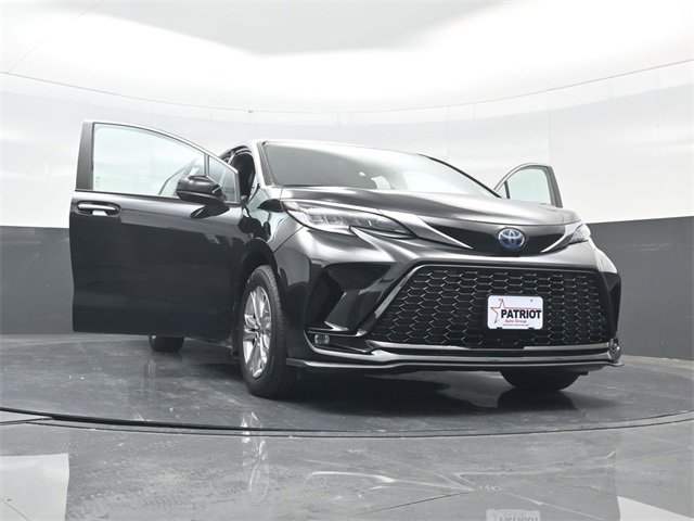 Used 2022 Toyota Sienna XSE image 70