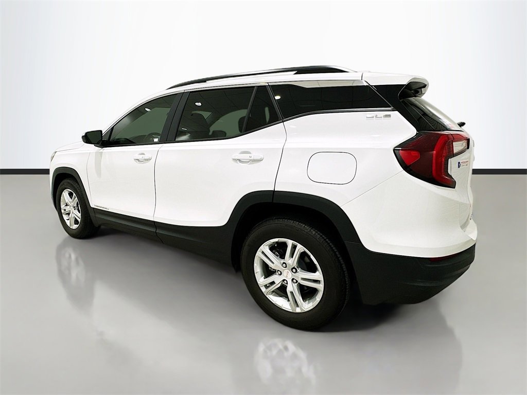 Used 2023 GMC Terrain SLE w/ Driver Convenience Package image 5