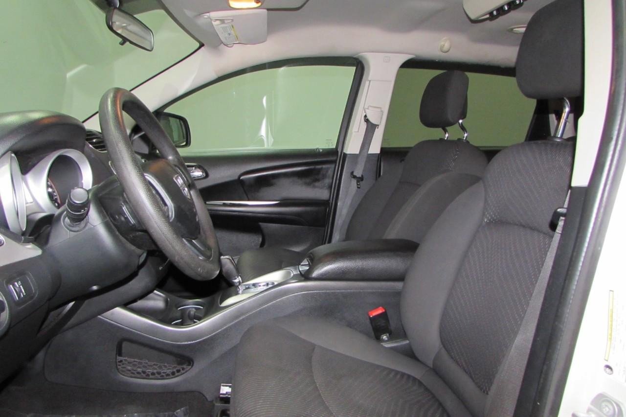 Used 2017 Dodge Journey SE w/ Flexible Seating Group image 12