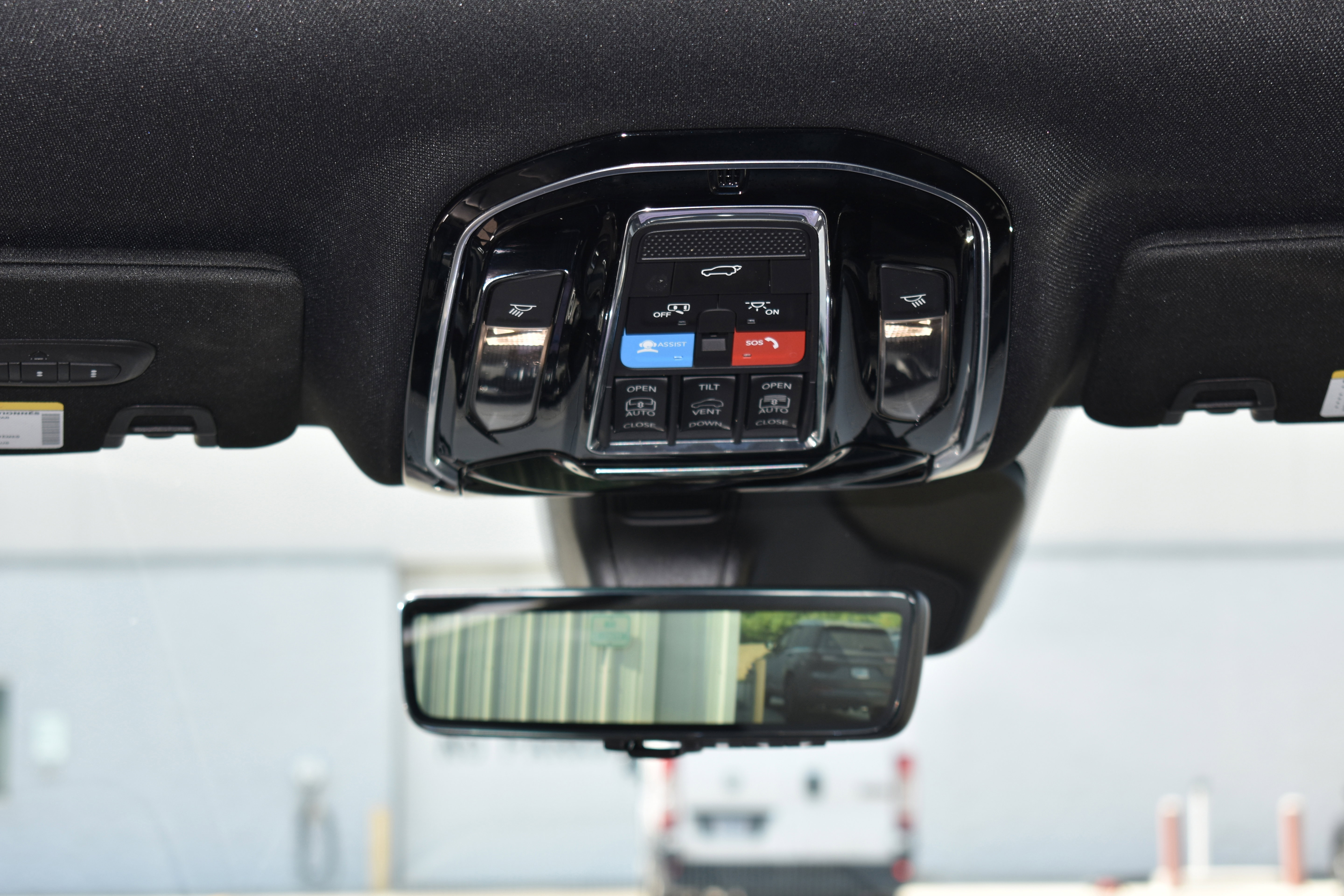 Used 2025 Jeep Grand Cherokee L Overland w/ Advanced Protech Group III AWD/4WD image 34