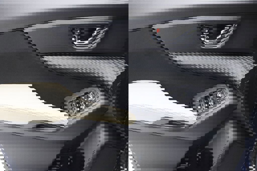 Used 2023 Subaru Ascent Premium w/ Convenience Package image 16