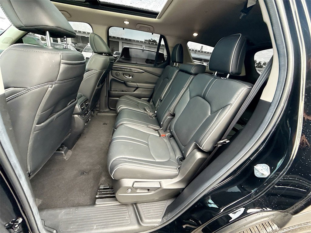 Used 2025 Honda Pilot Elite image 27