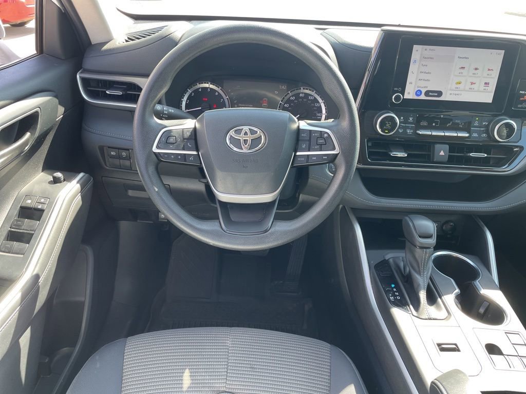 Used 2023 Toyota Highlander L image 12