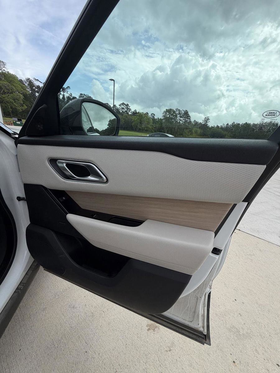 Used 2018 Land Rover Range Rover Velar S image 18