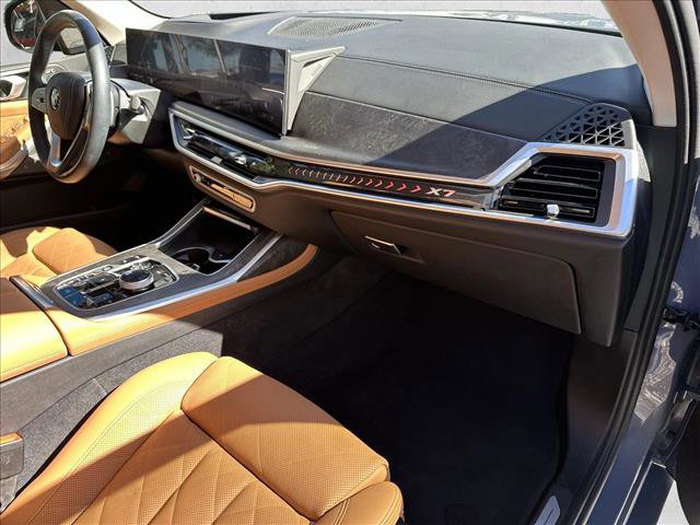 Used 2025 BMW X7 xDrive40i w/ Premium Package AWD/4WD image 29