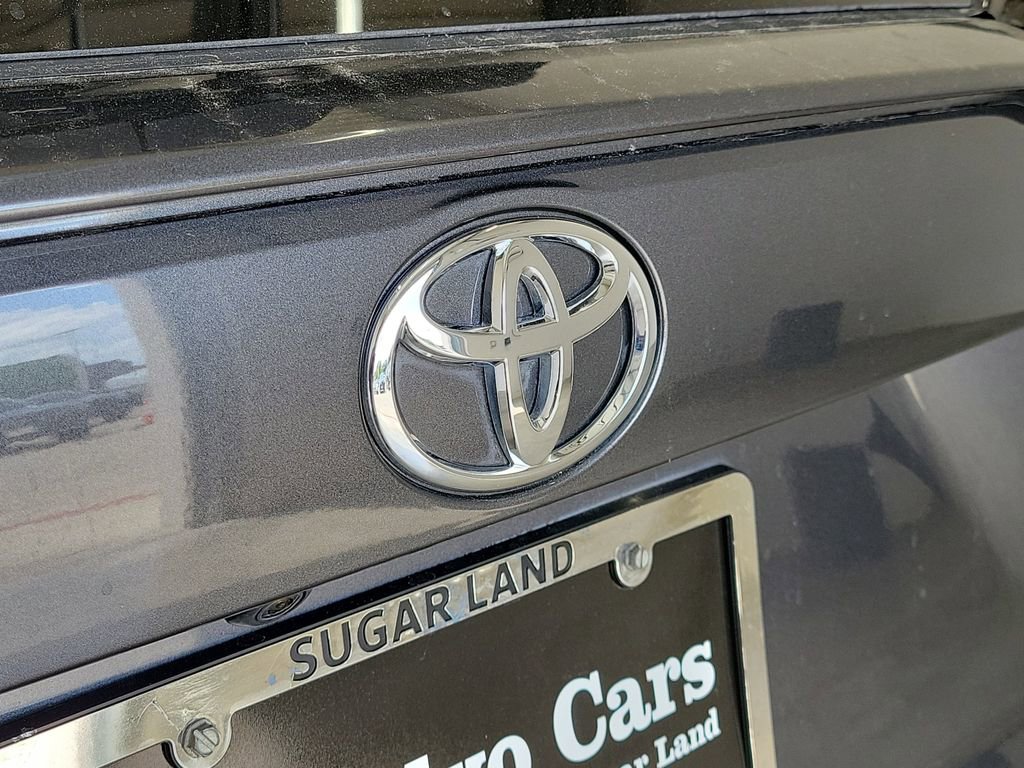 Used 2020 Toyota RAV4 XLE w/ Convenience Package FWD image 10