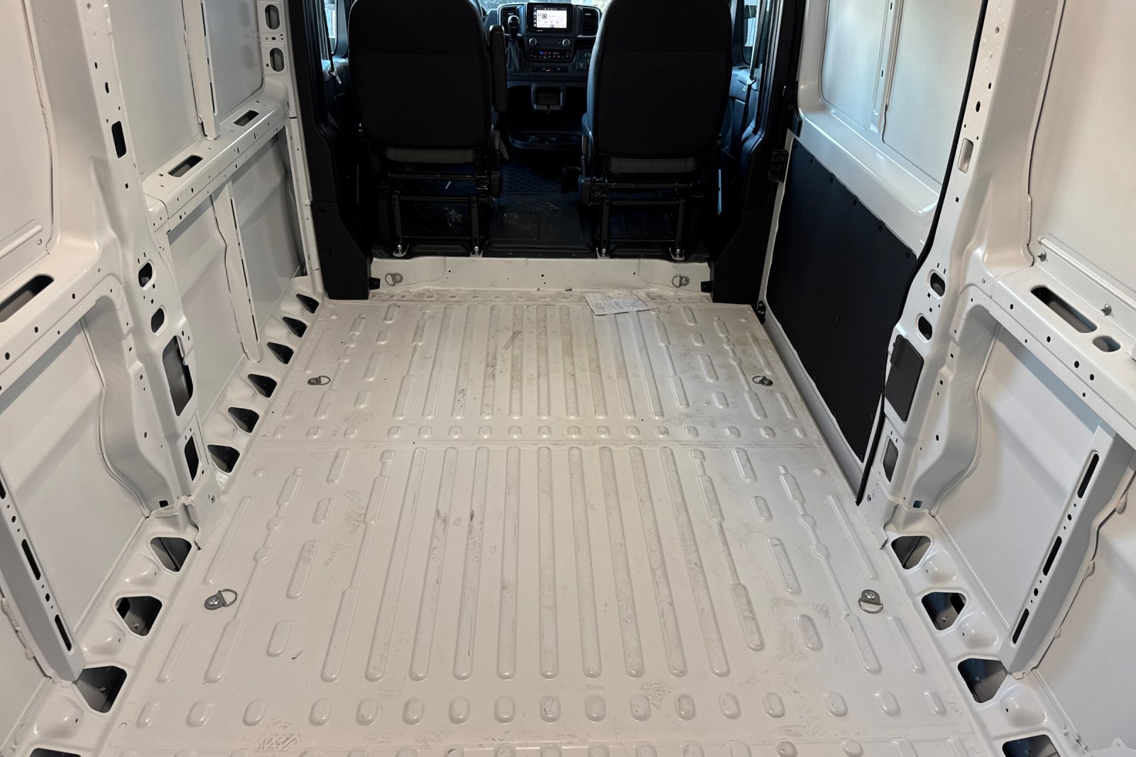 New 2026 RAM ProMaster 2500 w/ Quick Order Package 22G SLT image 13