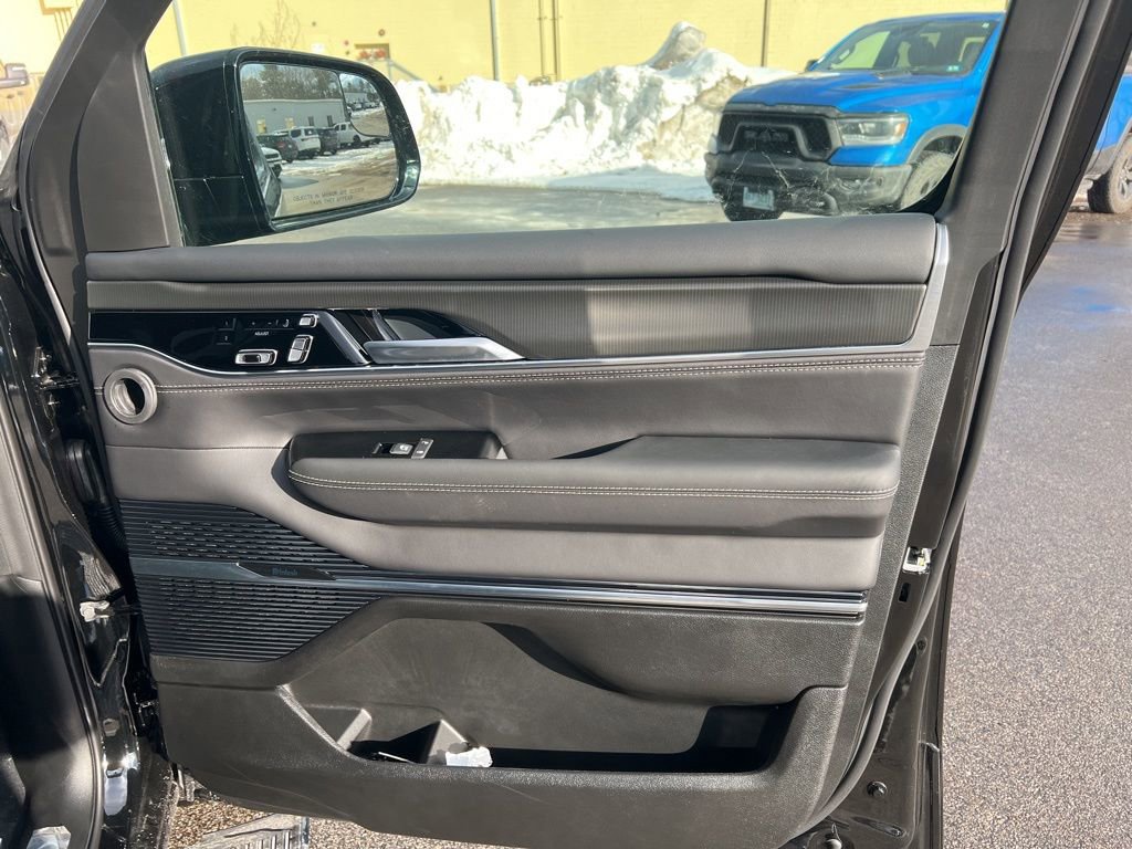 New 2026 Jeep Grand Wagoneer Summit image 10