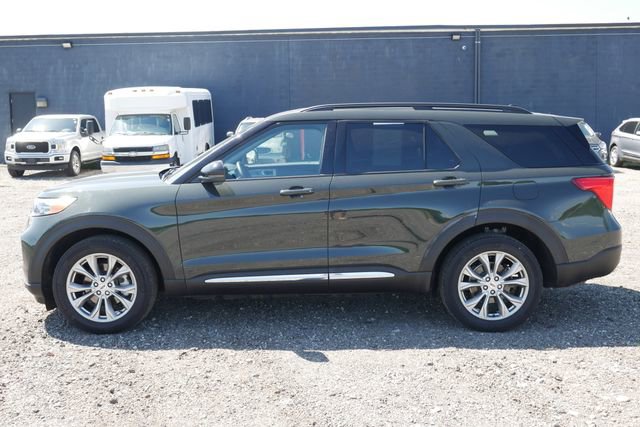 Used 2024 Ford Explorer XLT w/ Equipment Group 202A AWD/4WD image 7