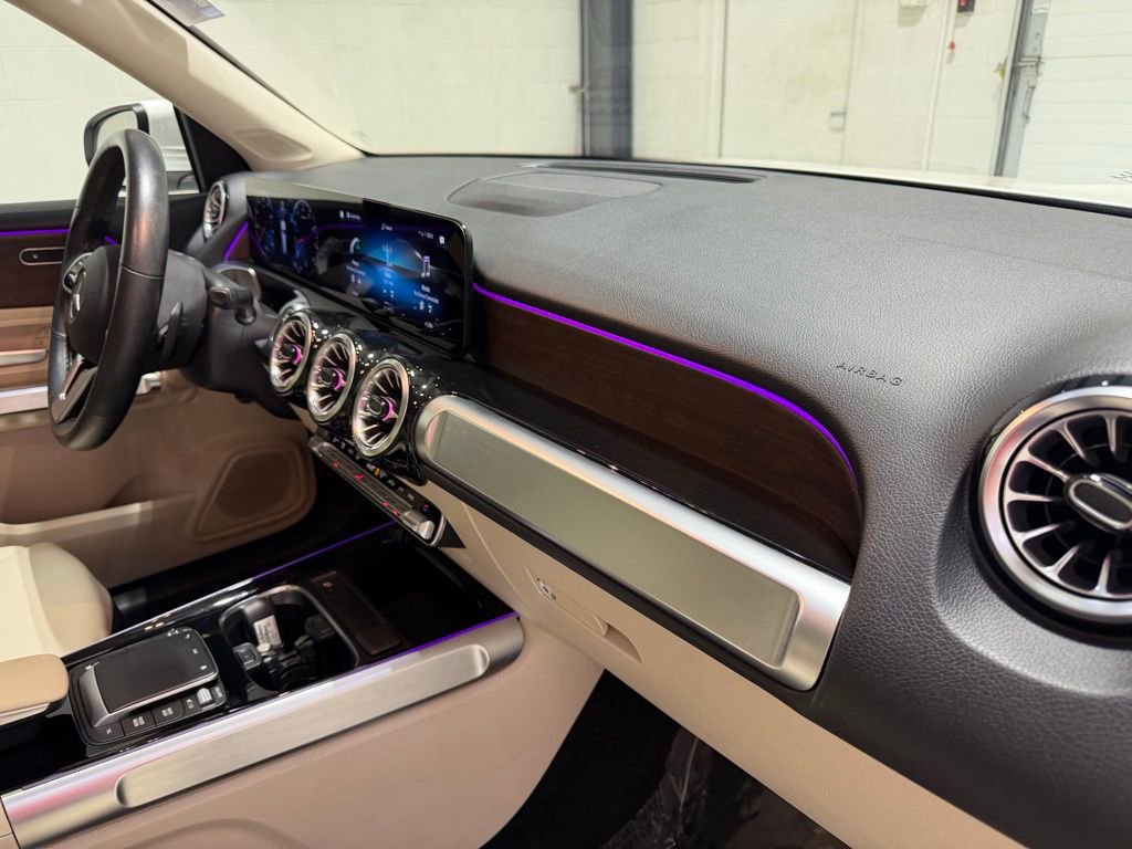 Used 2022 Mercedes-Benz GLB 250 4MATIC w/ Premium Package Lite image 46