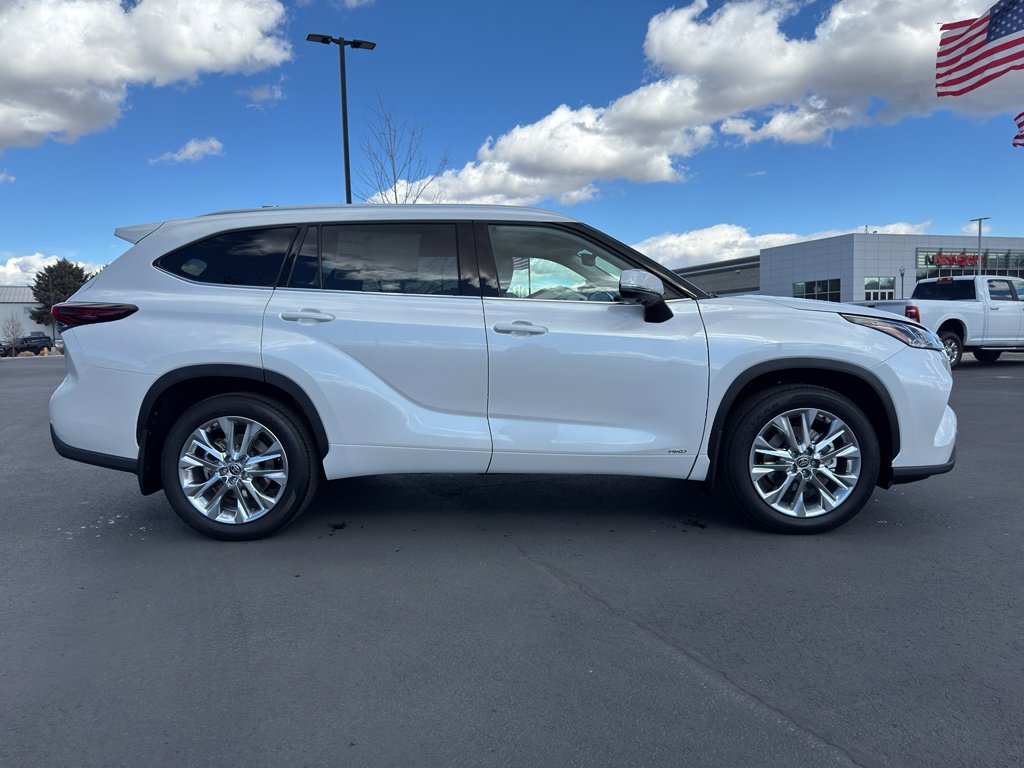 New 2026 Toyota Highlander Limited image 2