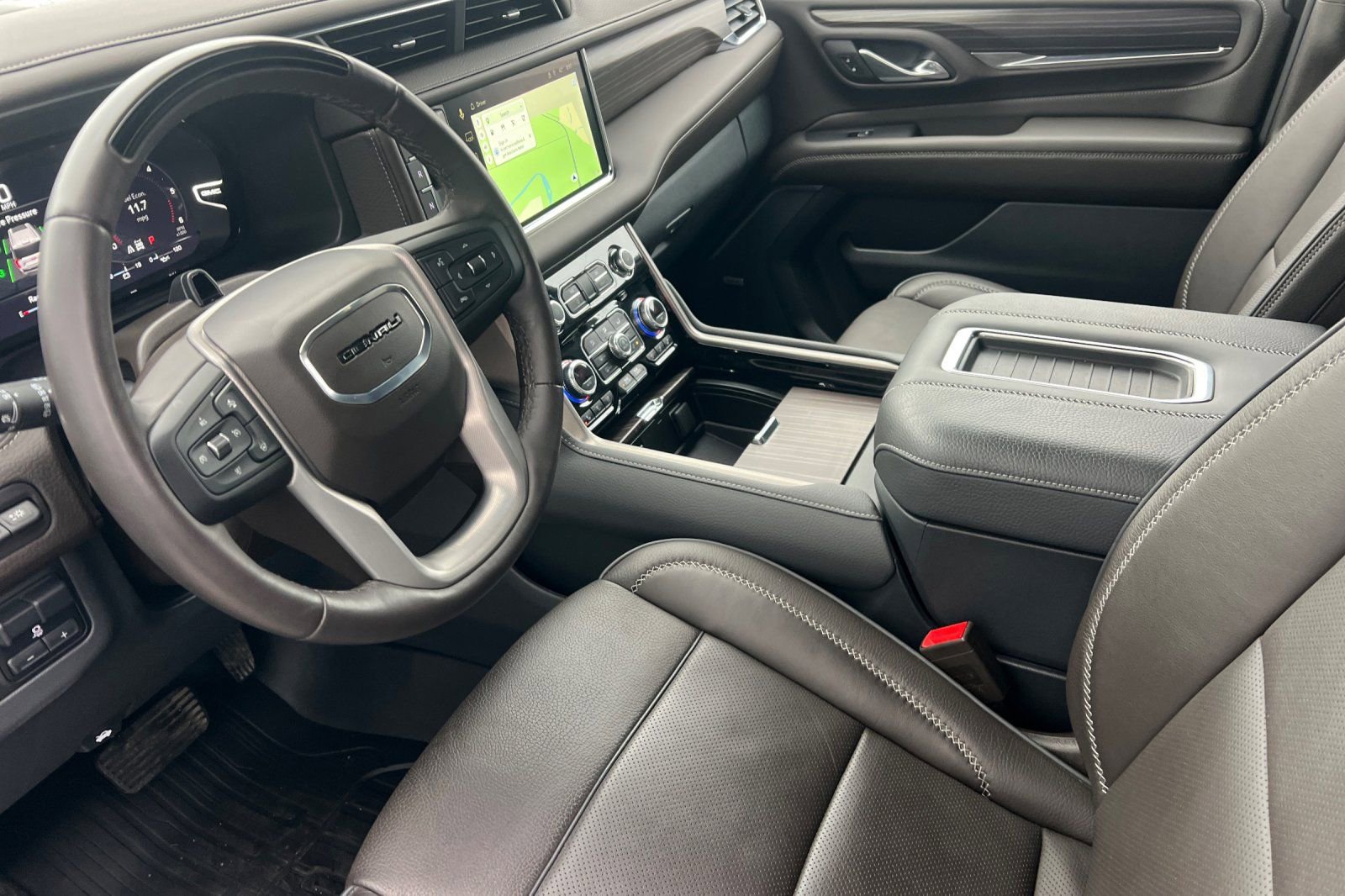 Used 2024 GMC Yukon Denali w/ Advanced Technology Package image 11