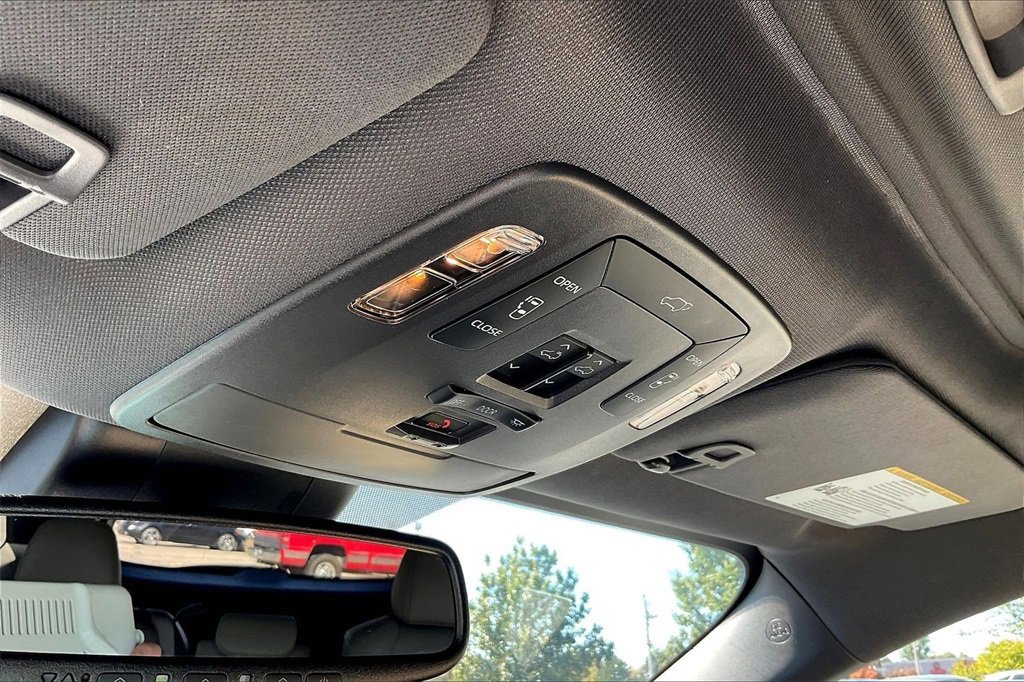 Used 2024 Toyota Sienna XLE image 26