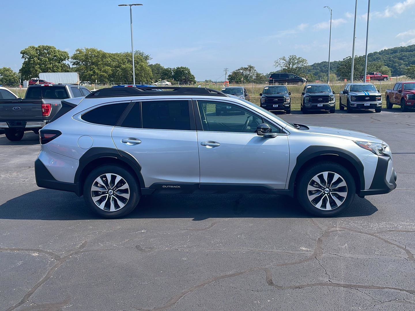 Used 2025 Subaru Outback Limited AWD/4WD image 6