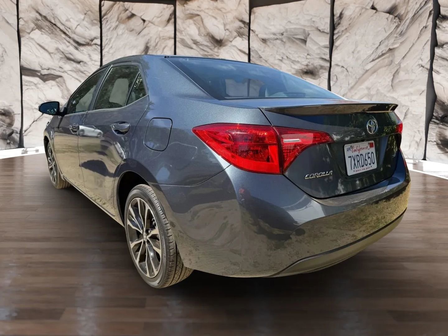 Used 2017 Toyota Corolla SE w/ SE Premium Package FWD image 8