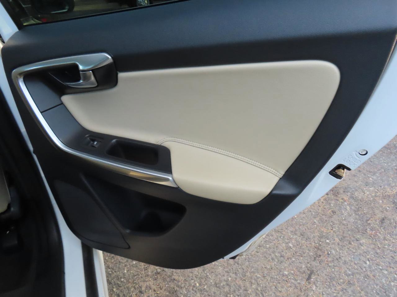 Used 2016 Volvo XC60 T6 w/ Protection Package AWD/4WD image 20