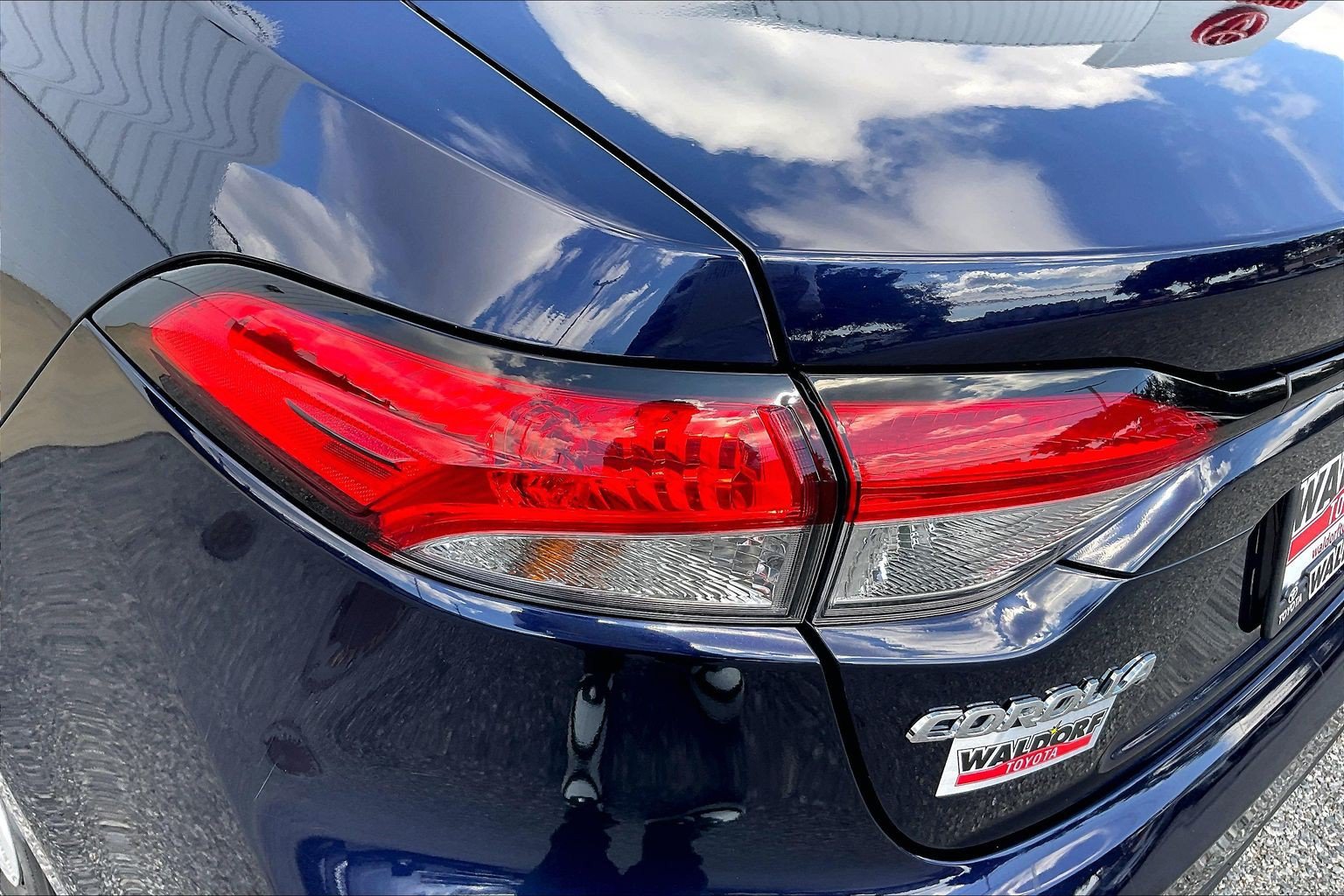 Used 2025 Toyota Corolla LE FWD image 33