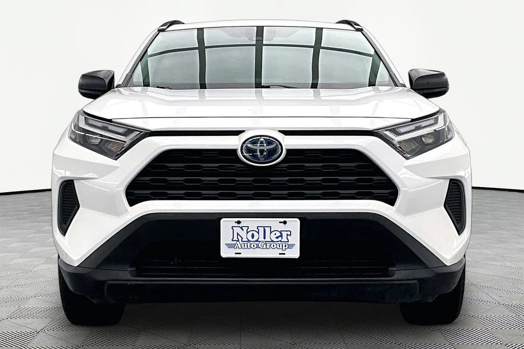 Used 2023 Toyota RAV4 LE AWD/4WD image 3