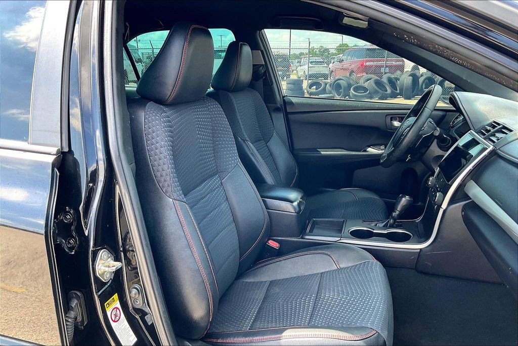 Used 2015 Toyota Camry SE FWD image 30