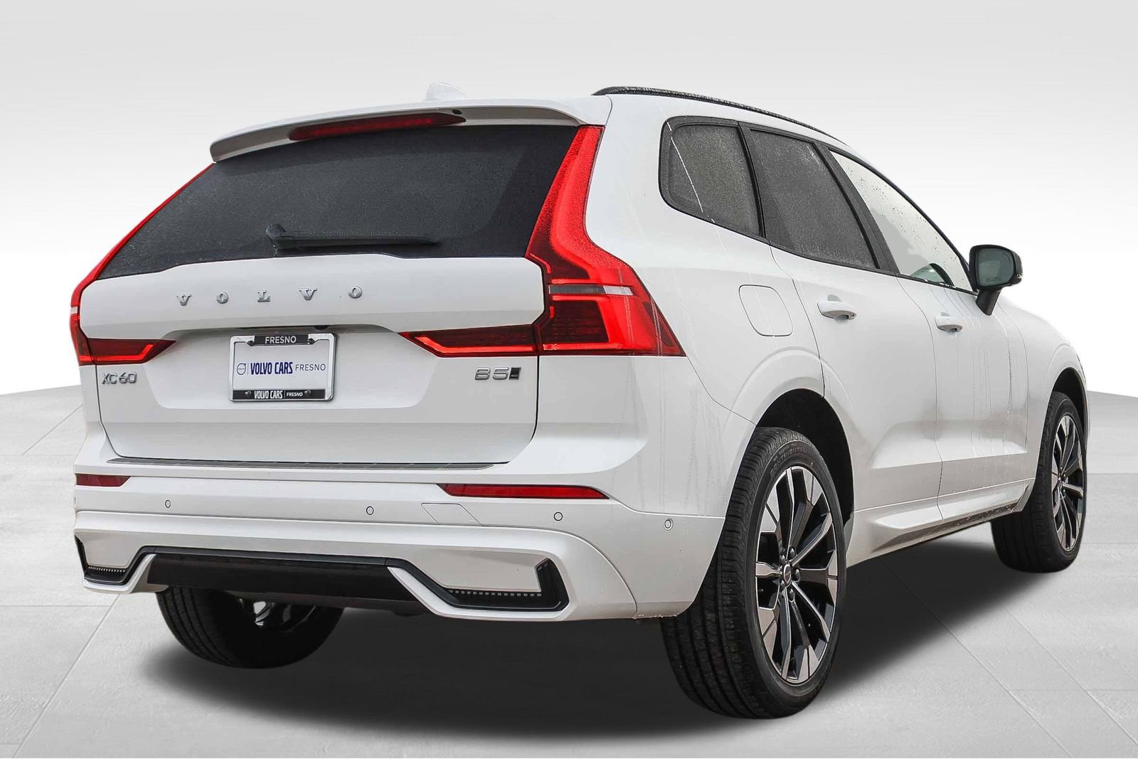 New 2026 Volvo XC60 B5 Plus w/ Climate Package PRO image 5