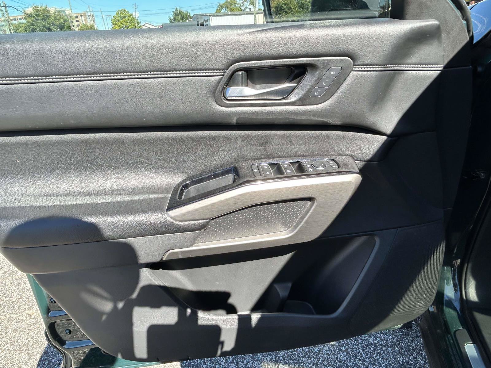 Used 2023 Nissan Pathfinder Platinum AWD/4WD image 12