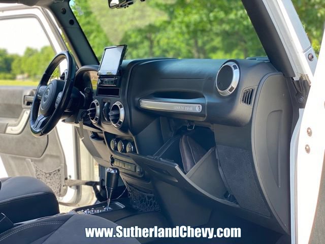 Used 2016 Jeep Wrangler Unlimited Sahara AWD/4WD image 17
