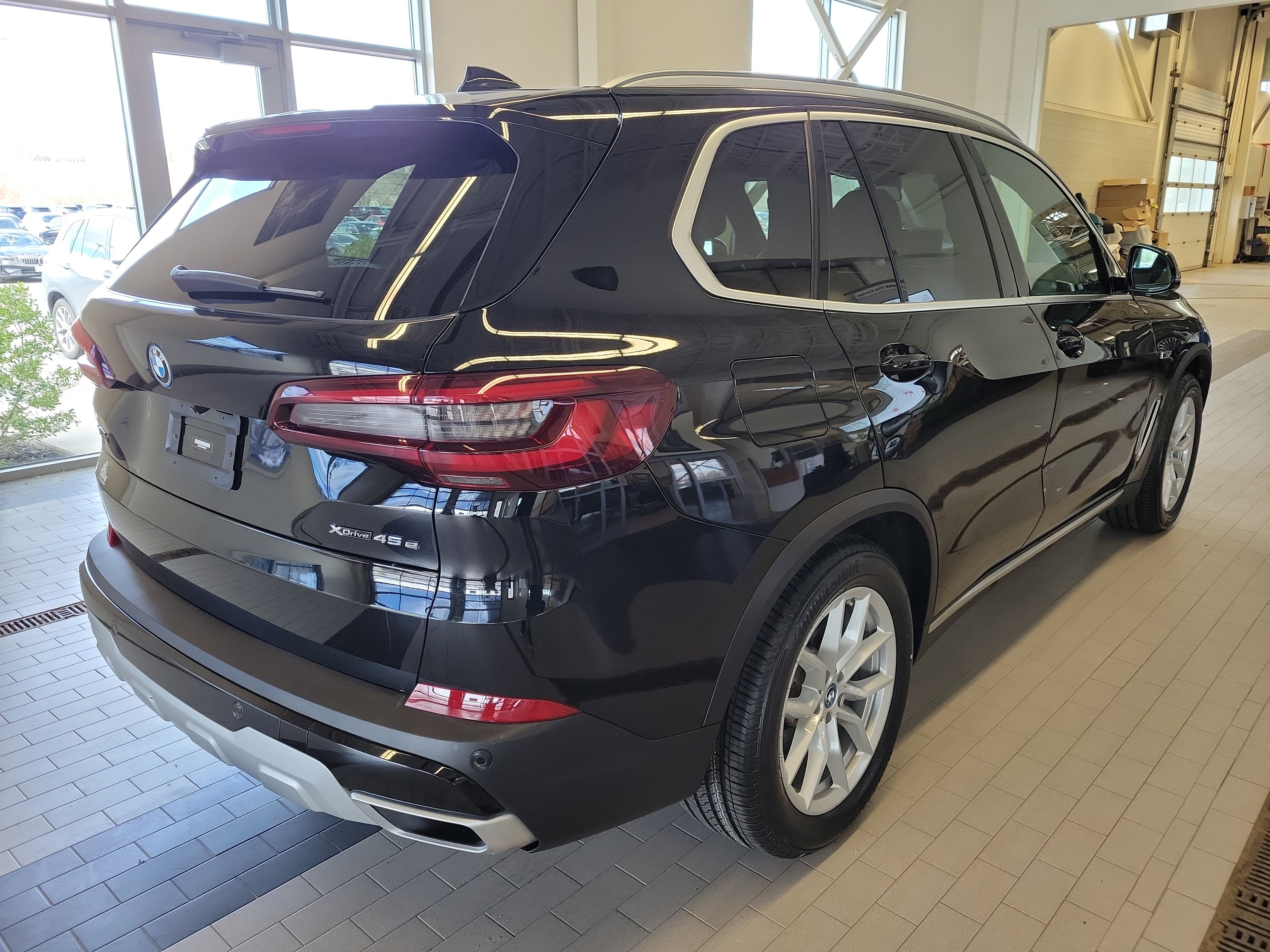 Used 2022 BMW X5 xDrive45e w/ Climate Comfort Package image 5