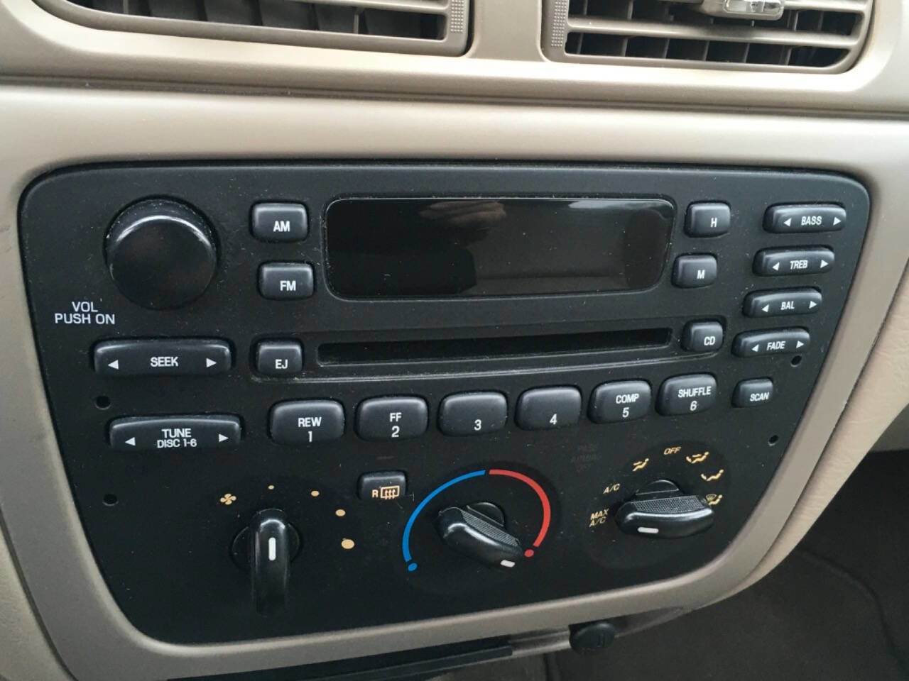 Used 2004 Ford Taurus SES image 28