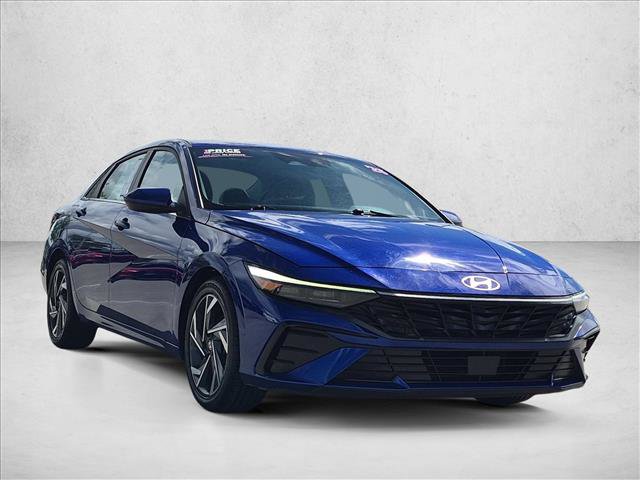 Used 2025 Hyundai Elantra SEL FWD image 3