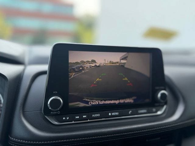 Used 2024 Nissan Rogue S AWD/4WD image 11