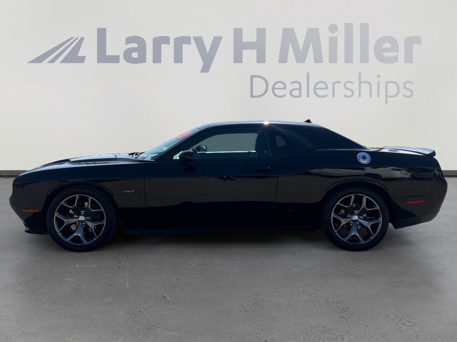 Used 2015 Dodge Challenger R/T Plus RWD image 2