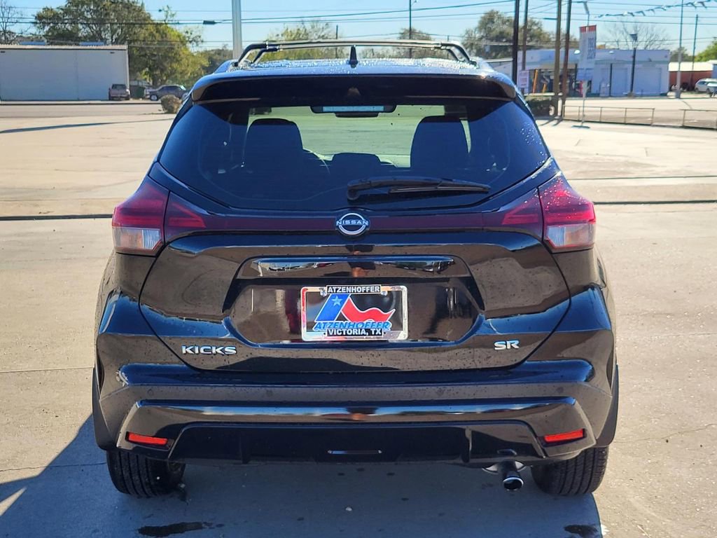 Used 2024 Nissan Kicks SR w/ Interior Electronics Package FWD image 6