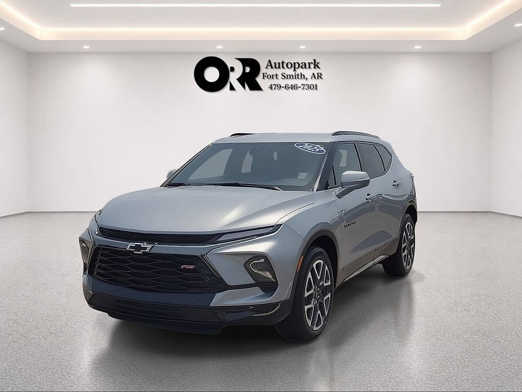 Used 2025 Chevrolet Blazer RS FWD image 2
