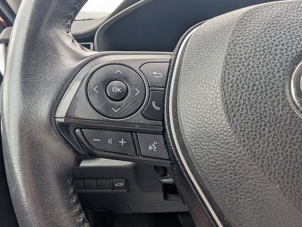 Used 2019 Toyota RAV4 XLE Premium FWD image 11