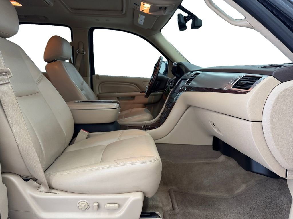 Used 2013 Cadillac Escalade Luxury AWD/4WD image 17