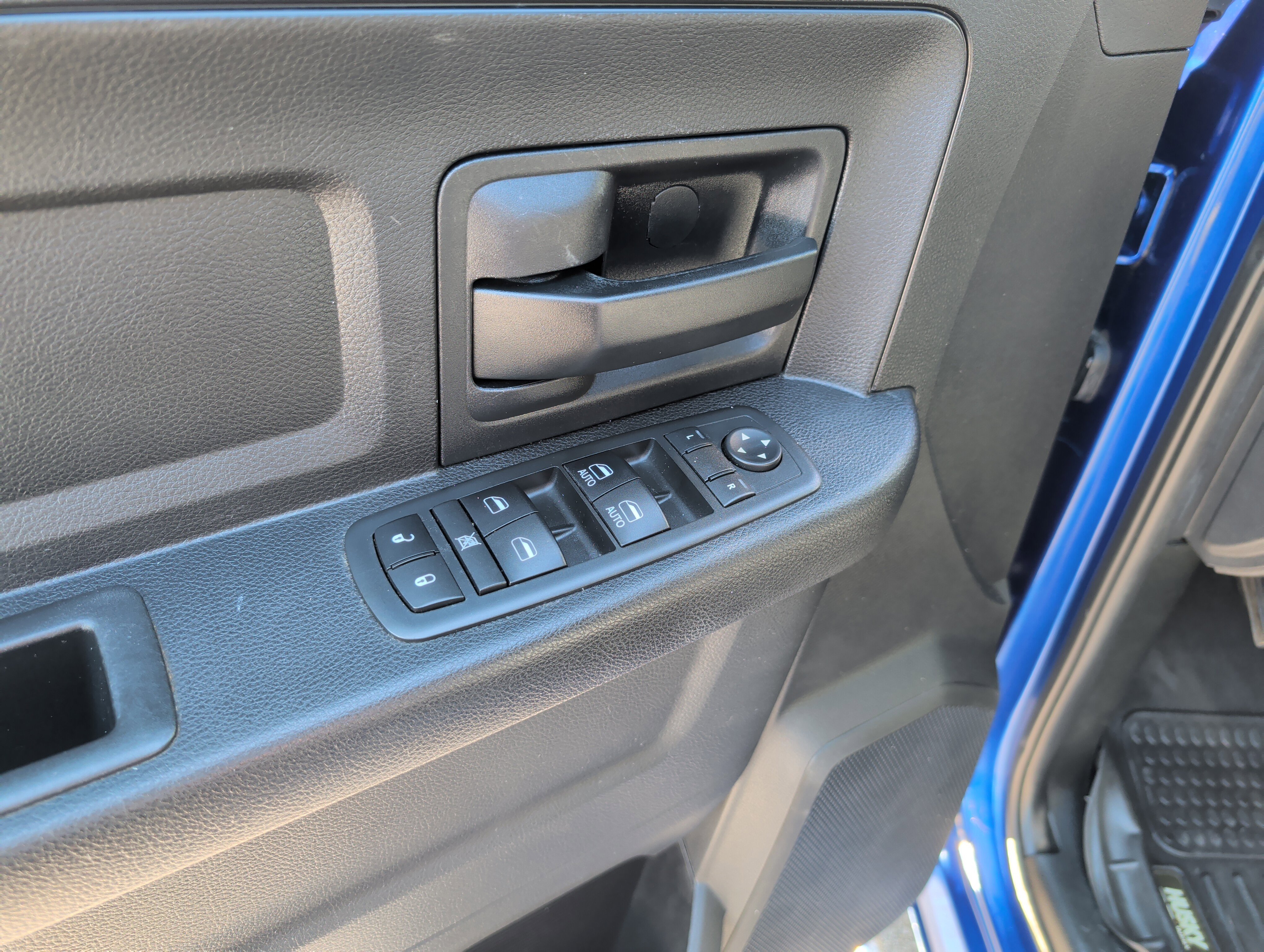 Used 2017 RAM 1500 Express w/ Express Value Package AWD/4WD image 12