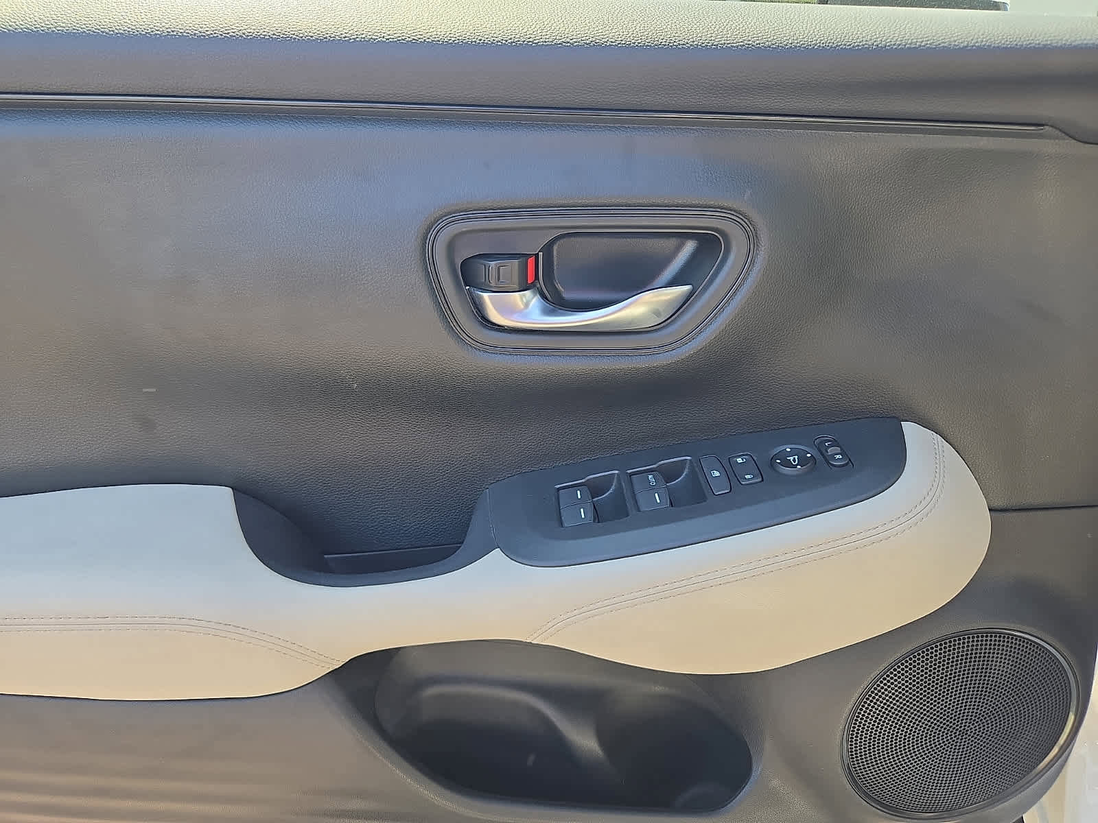 Used 2023 Honda HR-V LX image 14