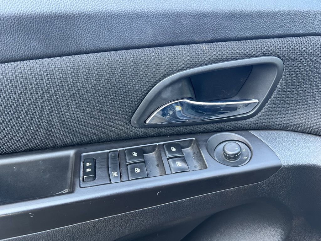 Used 2016 Chevrolet Cruze LT image 9