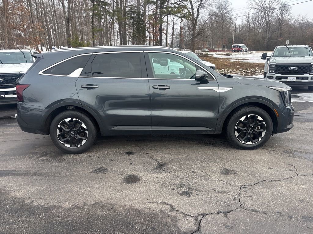 Used 2024 Kia Sorento S image 9