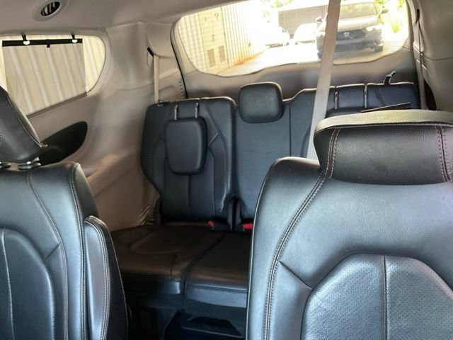 Used 2018 Chrysler Pacifica Touring-L Plus FWD image 14