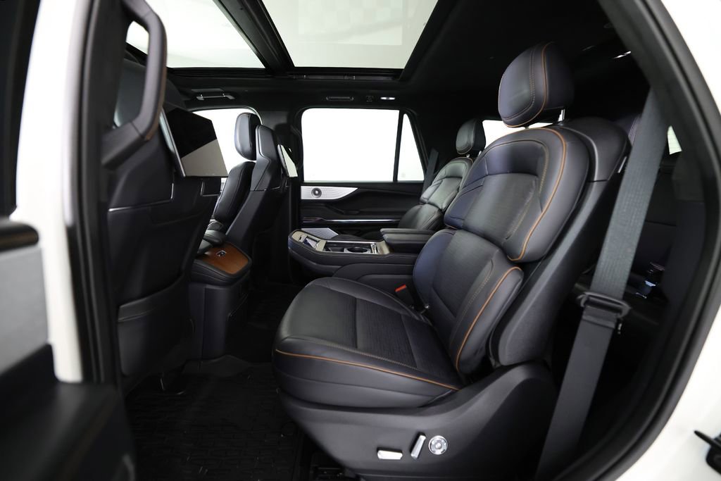 Used 2025 Lincoln Navigator Black Label AWD/4WD image 16