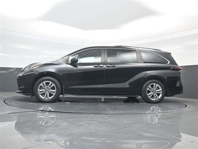 Used 2022 Toyota Sienna XSE image 62