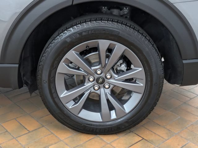 Certified 2023 Ford Explorer XLT w/ Equipment Group 202A AWD/4WD image 7