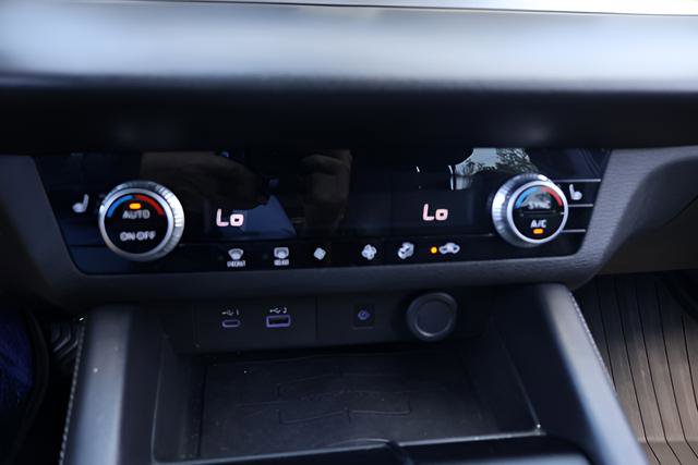 Used 2024 Mitsubishi Outlander SE FWD image 27